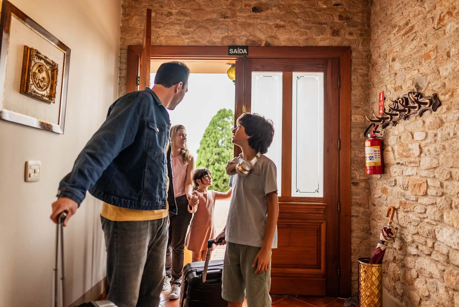Couple de homesitters en voyage gratuit en France